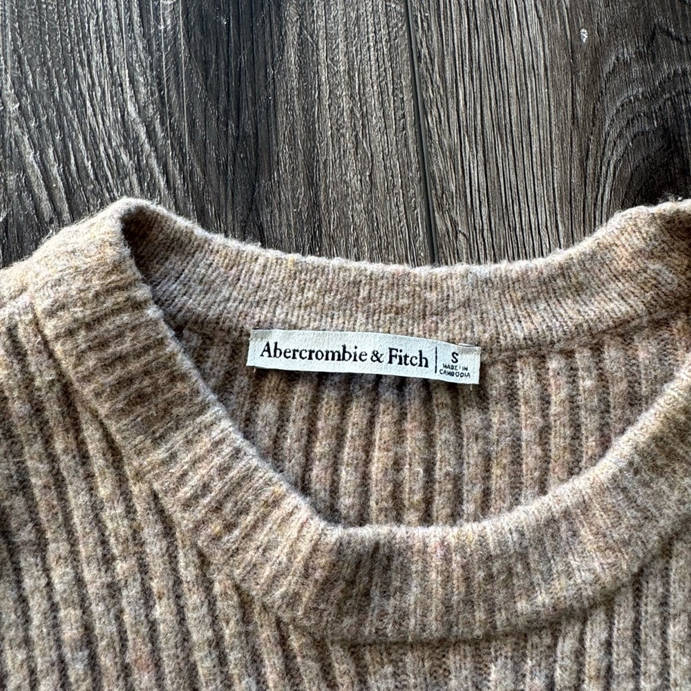 Abercrombie & Fitch Womens Tan Sweater size S